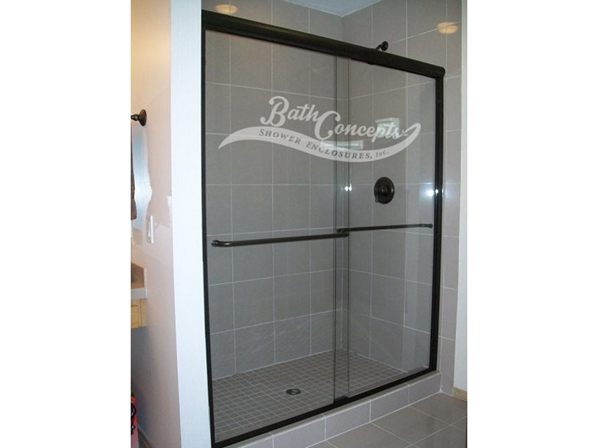 3 Frameless traditional sliding enclosure with 1 towel bar and 1 knob CLEAR GLASS OIL RUBBED BRONZE   340D - 350D - 1040 - 1050